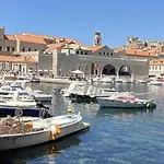 Rolex -near The Port شقة دوبروفينك